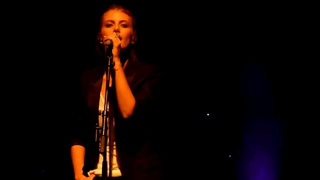 Jingle Disco + En t'attendant - Mélanie Laurent @ La Cigale смотреть онлайн