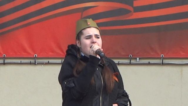 Люди мира на минуту встаньте. Поет Ольга Немыкина. смотреть онлайн