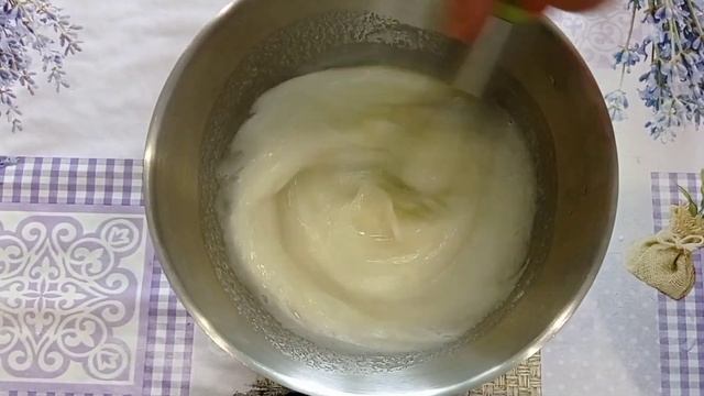 Швейцарская меренга ☆ Рецепт белкового заварного крема на паровой бане (БЗК) для украшения торта смотреть онлайн