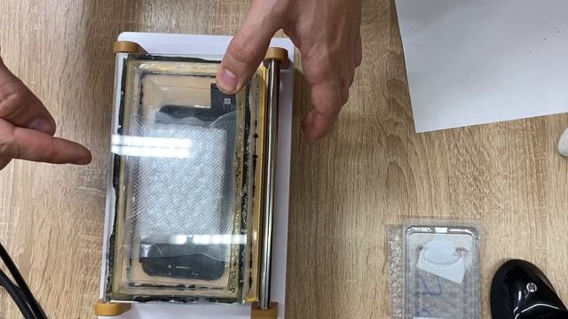 переклеил стекло дисплея без ламинатора в барокамере из фильтра для воды и... смотреть онлайн