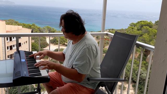 в доме появился синтезатор смотреть онлайн