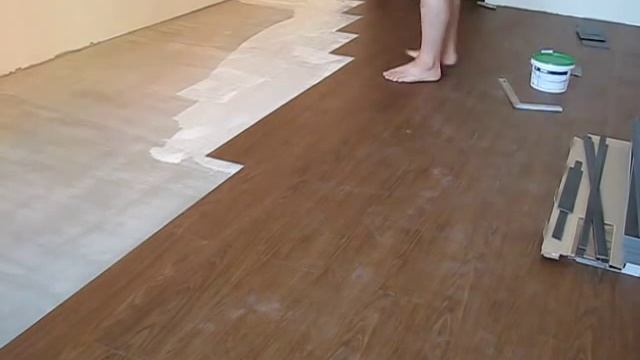 Наклейка плитки ПВХ на пол. смотреть онлайн