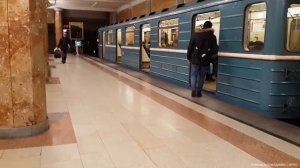 [Ретро-метро]: Составы 81-717.5М/714.5М на "Красносельской"