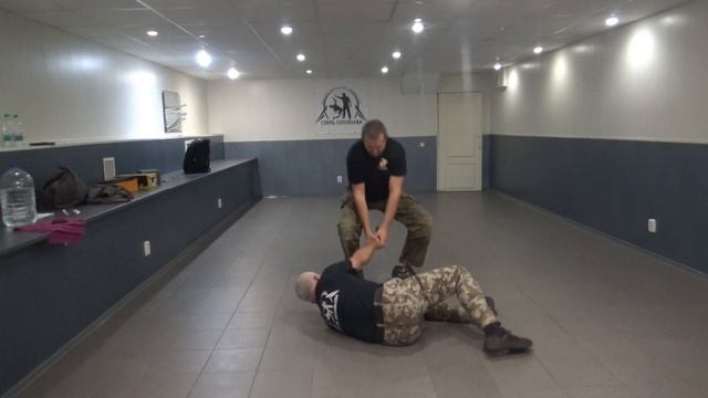 ПРИКЛАДНОЙ РУКОПАШНЫЙ БОЙ. Нож в бою. "Липкие руки" с ножом. Принципы вязкой защиты от ножа. смотреть онлайн