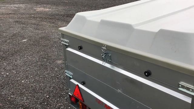 Обзор прицепа МЗСА «Компакт» с крышкой и надставными бортами смотреть онлайн