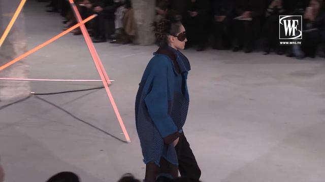 Issey Miyake Осень/Зима 18-19 Неделя Моды в Париже смотреть онлайн