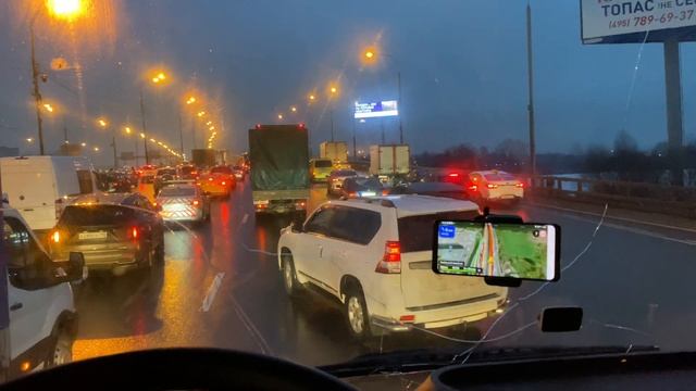 Пробки на МКАДе, убитая М7 | ATL смотреть онлайн
