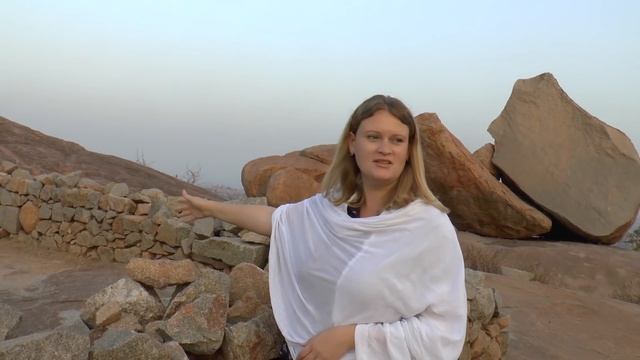 Деревня Хампи. Индия. Север штата Карнатака. Встречаем восход солнца. Завтрак в отеле, город Хоспет смотреть онлайн