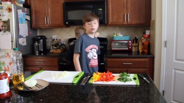 Паэлья с курицей и овощами смотреть онлайн