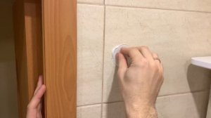 Вариант крепления крючка на присоске в ванной на кафеле. #ремонт
