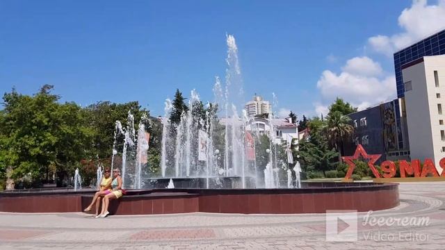 ?ЛАЗАРЕВСКОЕ СОЧИ.01 июля 20г. Включили фонтан! Гуляю по центру, а на ул.Калараш села батарея! смотреть онлайн