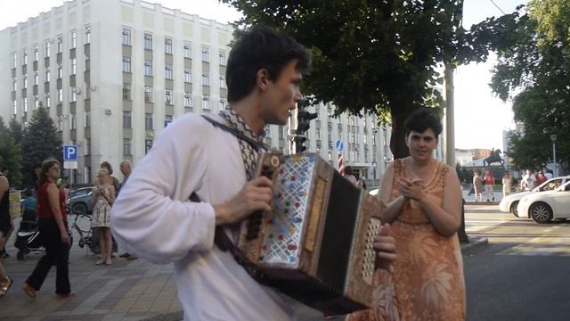 Кубанские песни в Краснодаре, ребята жгут !!! Гарная песня! смотреть онлайн