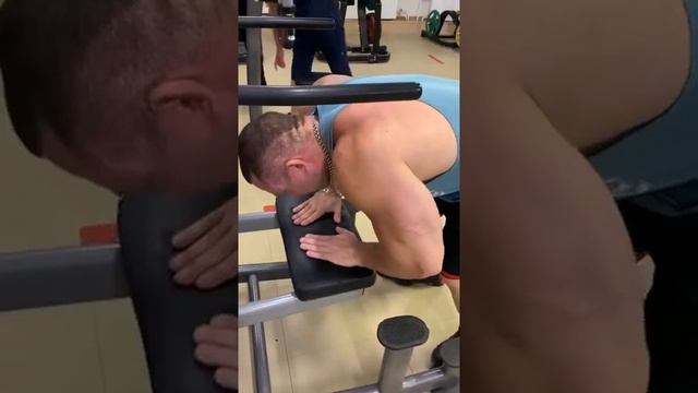 Супер упражнение для большого трицепса/Упражнения на трицепс смотреть онлайн