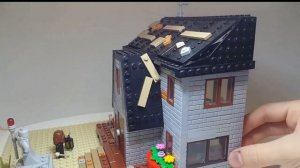 Большой дом из LEGO.