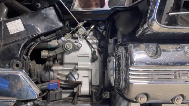 Check the oil level in a GL1500 Goldwing. смотреть онлайн