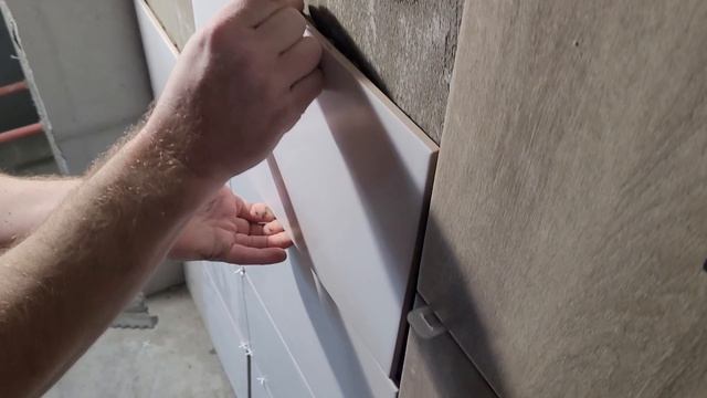 ... шпатель со СРЕЗАННЫМ зубом. Наглядный пример в работе. Ремонт квартир. смотреть онлайн