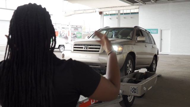 Loading a 2005 Toyota Highlander On a U-Haul Car Hauler смотреть онлайн
