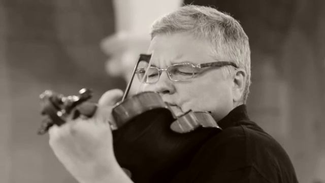 מוקדש למוסיקה.Sergei Stadler