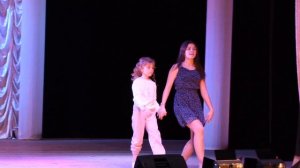 Красивый семейный танец