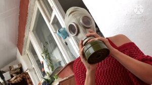 Примерила противогаз гп-5. Тяжело дышать.