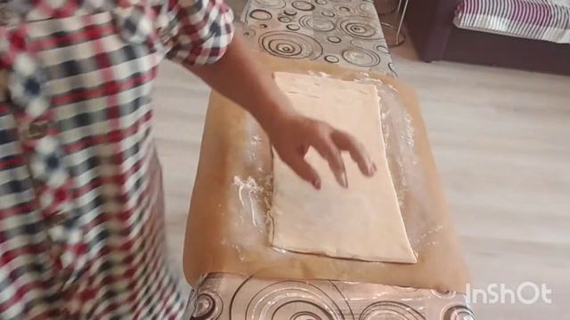 Штрудель яблочный вкусный, ароматный. Всё по-честному, без обмана. смотреть онлайн