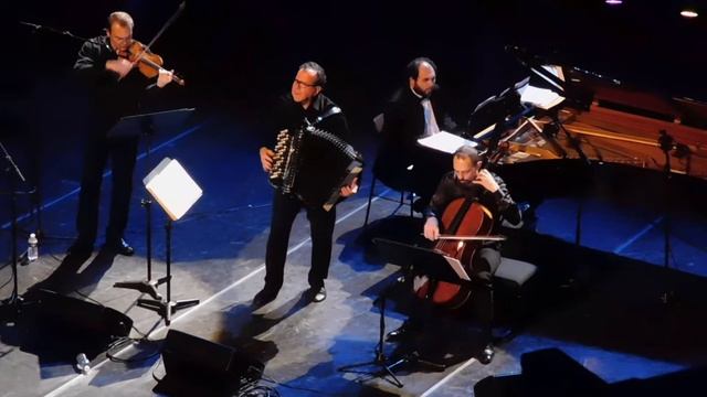 Richard Galliano - Tango pour Claude смотреть онлайн