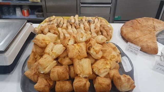Румынская кафешка в Великобритании. Цены на выпечку. Пирожное картошка как в детстве. смотреть онлайн