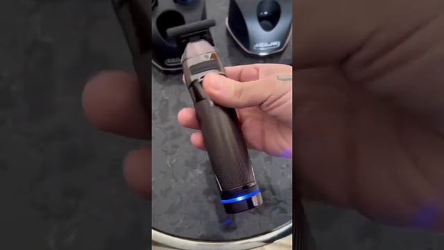 Nuestro SNAPFX Trimmer en las manos de @barberjoaorocha смотреть онлайн