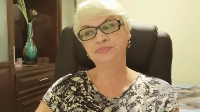 Дошло до потасовки. Легко ли продавать натуральный шелк? Мои истории-рассказы эмигрантки. Часть 38. смотреть онлайн