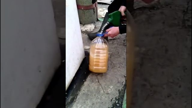 Почему запрещают заливать бензин в пластиковую тару на заправке смотреть онлайн