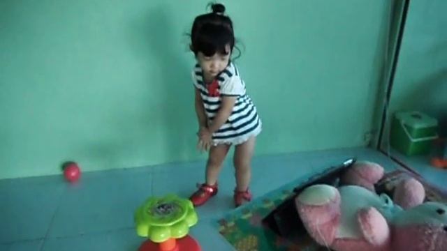 Dancing baby 1.10year old to Gangnam style смотреть онлайн