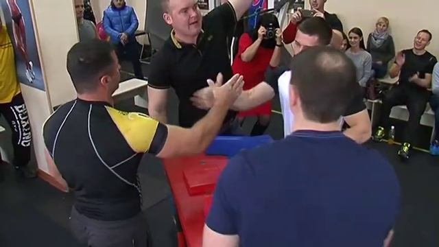 "Победа в руках каждого". Дальневосточные армрестлеры сразились на уссурийском турнире смотреть онлайн