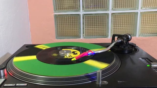 Jorge Ben - Take It My Brother Charles - Remix Vinil 7” смотреть онлайн