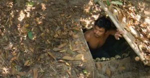 Строительство совершенно секретного подземного бамбукового дома с помощью древних навыков