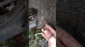 KIA RIO III проблема выкрутить болт ? с задней балки