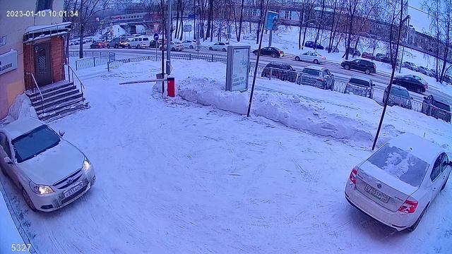 Видеокамера IP IVM-5327/5827-MIC-POE. 5MP SC5239S, GK7605V100, 2.8мм. Улица, день. смотреть онлайн