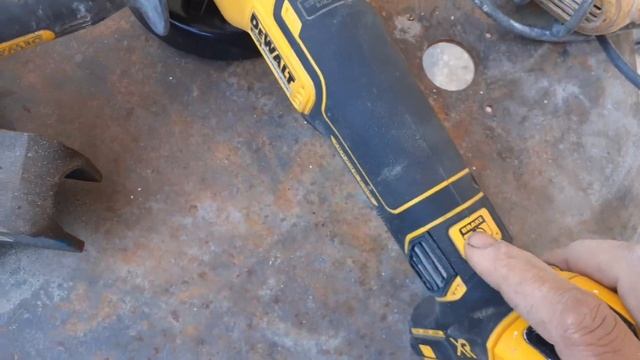 Esmerilhadeira 20 Volts  Dewalt Dcg 413. Vale A Pena?. Tire Suas Conclusões