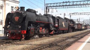 Паровозы ФД20-1679 и Эр739-99 с ретро поездом "Победа".