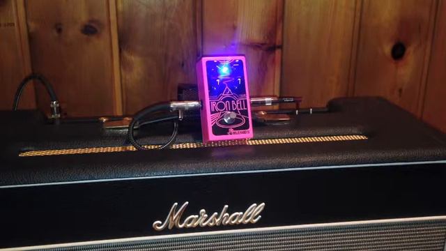 MoJo Hand FX Iron Bell Fuzz смотреть онлайн