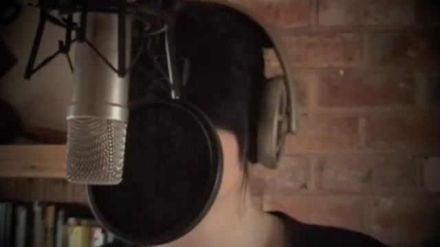 Travis Mccoy Billionaire Cover RODE NT1A смотреть онлайн