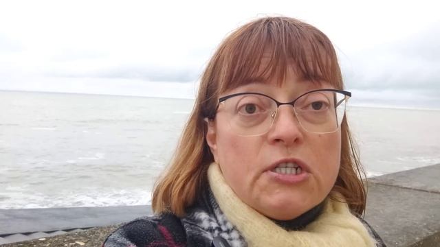 Жизнь в Великобритании: Рождество, дружба и прогулка вдоль моря смотреть онлайн