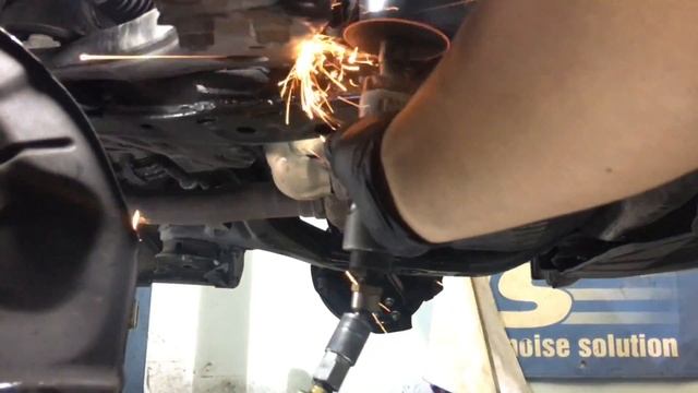 2008 Toyota Solara SLE Convertible Lower Control Arm Replacement Video смотреть онлайн