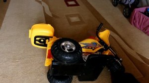 починка детского мотоцикла на аккумуляторе