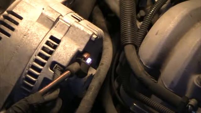 1991-Ford Taurus 3.0 - Pulling Alternator - part 2 смотреть онлайн