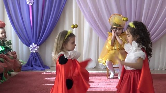 Танец Солнышек. Божья Коровка Улети На Небо Танец Божьих Коровок смотреть онлайн