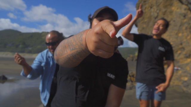 Sauni e siva - Junior ft Elia x Manzv Vailua смотреть онлайн