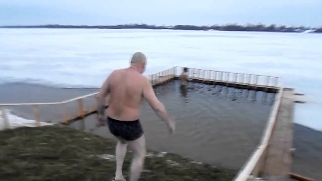 Купание в проруби на Крещение. Муром. 2015 смотреть онлайн