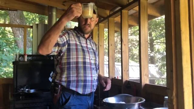Grinding corn with a roto-tiller (crispy cornbread recipe!). Wood cookstove! смотреть онлайн