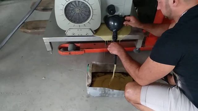 В вакуумный компрессор попала вода в масло. смотреть онлайн