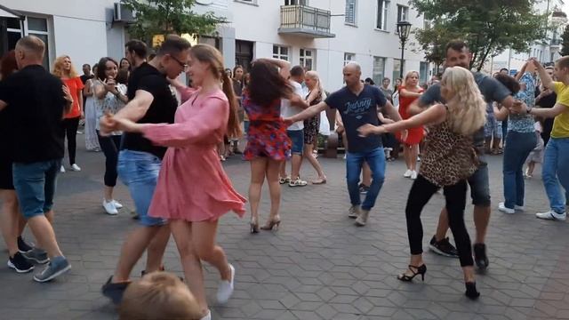 Танцуй, Пока Молодой! смотреть онлайн